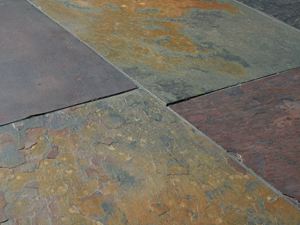 Traumhaus mit Schieferfliesen Peacock | stonenaturelle Naturstein